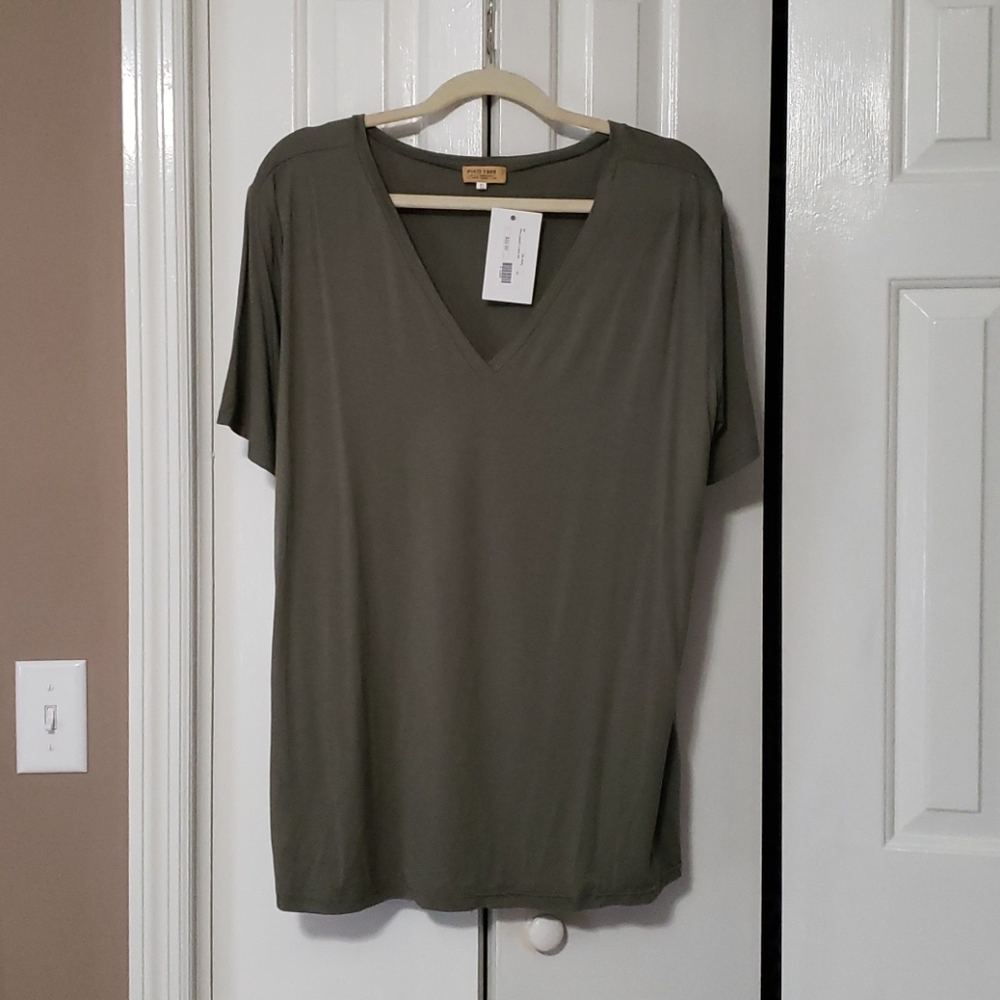 NWT Olive Piko 1988 V Neck Classic T XL